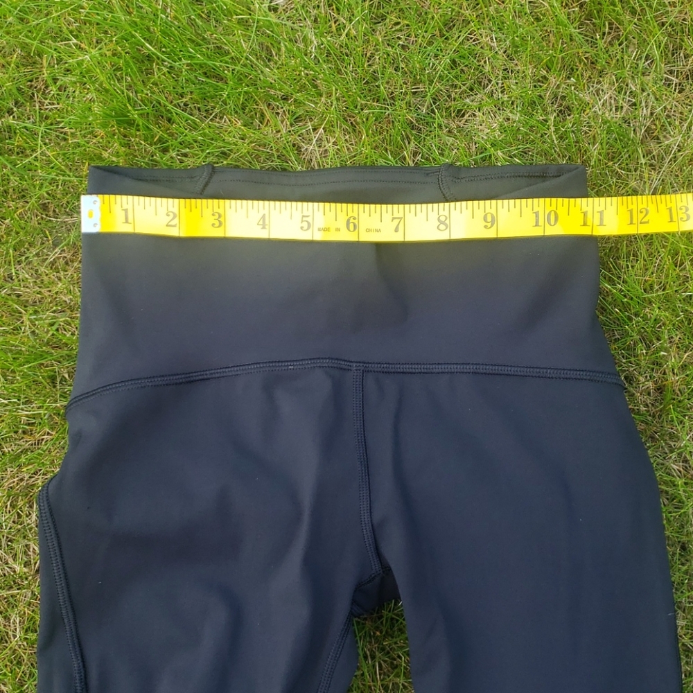 Lululemon train times crops size 4 NWOT - Picture 9 of 13